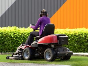 Know about the Different Types of Riding Lawn Mowers